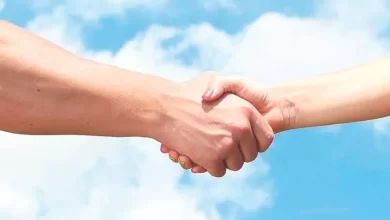 Kadınla Erkeğin Tokalaşması Haram mıdır?