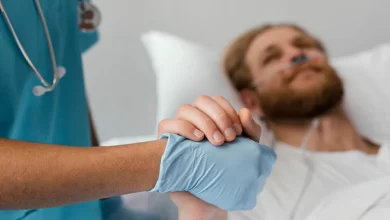 Kadın Doktorun, Erkek Hastaya Dokunması Caiz midir?