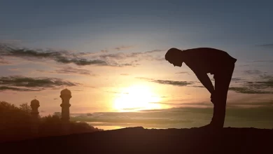 Namâz Kılarken Dua Hoca Selâm Veriyor Ne Yapmak Lâzımdır?