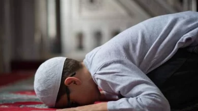 Ayna ve Cam Gibi Şeyler Karşısında Namaz Kılmak Caiz Midir?