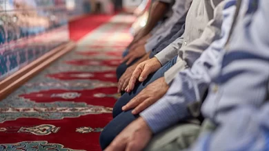 Namaz Kılan Kişi, Dalgınlığından Yanına Gelen Birine, Selam Verse Namazı Bozulur Mu?