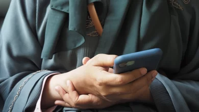 Bir Bayanın Sosyal Mecrâlarda Anlatım Yapması Caiz Midir?